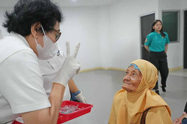 Concluding Its Series, Summarecon's Free Cataract Surgery Program Reaches Bandung